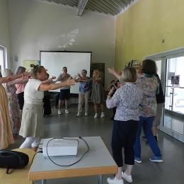 Lachyoga beim Oasentag Pflegende Angehörige