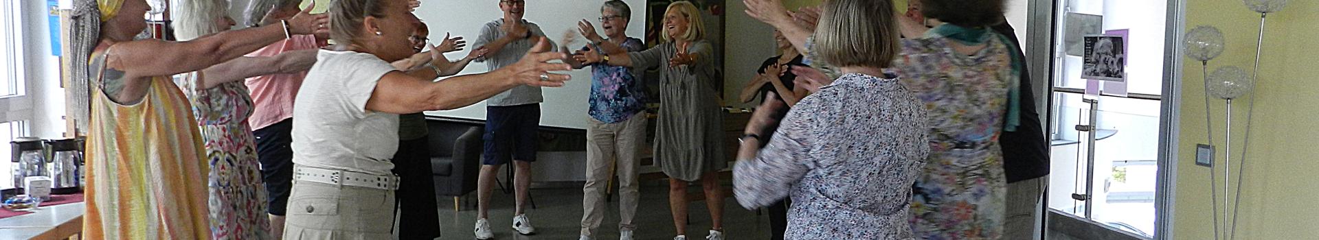 Lachyoga beim Oasentag Pflegende Angehörige